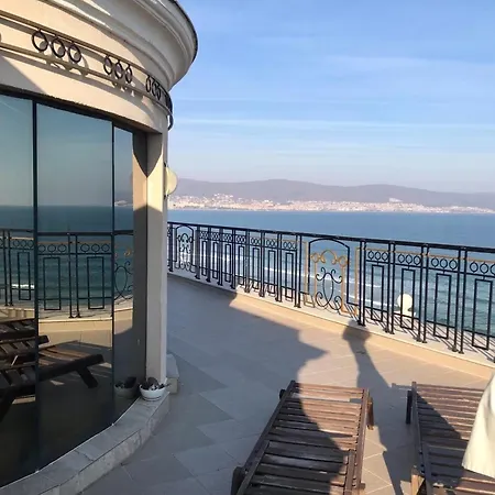 Penthouse Happy Moments Appartamento