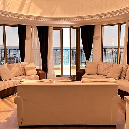 Penthouse Happy Moments