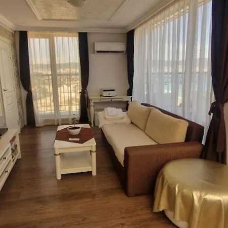 Апартамент Penthouse Happy Moments *